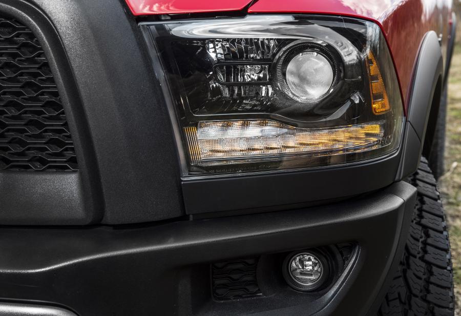  Dodge Ram 1500 Rebel 2015 года  (фото 27 из 54)